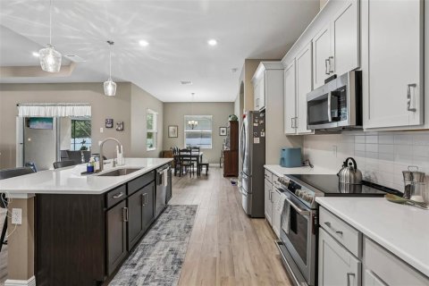 House in Spring Hill, Florida 4 bedrooms, 259.48 sq.m. № 2117049 - photo 8