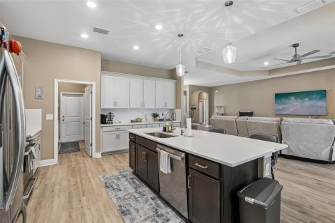 House in Spring Hill, Florida 4 bedrooms, 259.48 sq.m. № 2117049 - photo 7