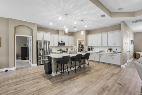 House in Spring Hill, Florida 4 bedrooms, 259.48 sq.m. № 2117049 - photo 6