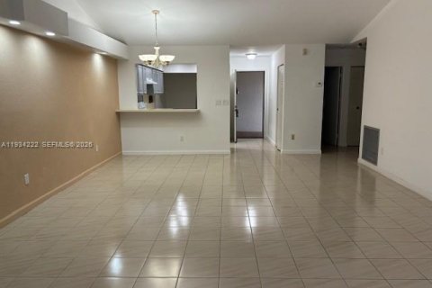Touwnhouse à louer à Miami, Floride: 3 chambres, 138.61 m2 № 1999441 - photo 3
