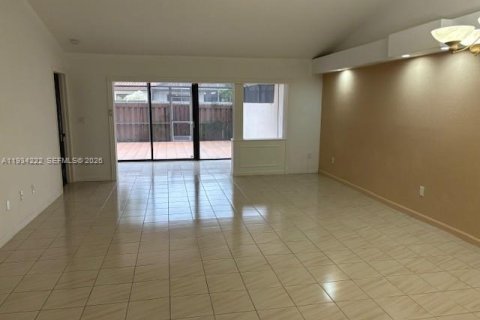 Touwnhouse à louer à Miami, Floride: 3 chambres, 138.61 m2 № 1999441 - photo 8