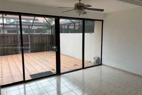 Touwnhouse à louer à Miami, Floride: 3 chambres, 138.61 m2 № 1999441 - photo 6