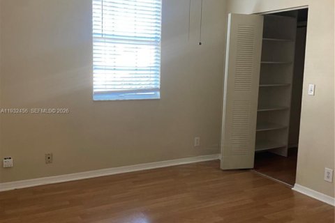 Townhouse in Weston, Florida 2 bedrooms, 105.07 sq.m. № 2003733 - photo 8