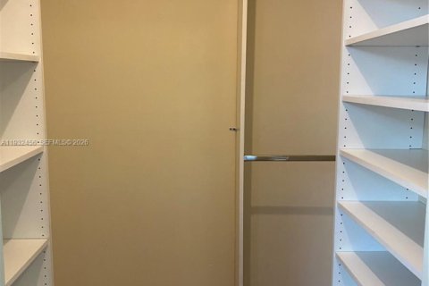 Townhouse in Weston, Florida 2 bedrooms, 105.07 sq.m. № 2003733 - photo 10