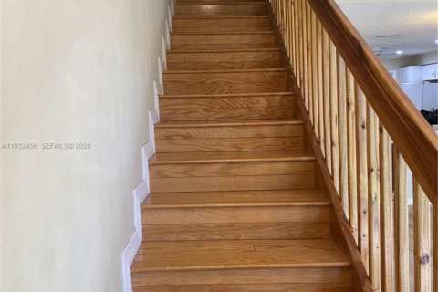 Townhouse in Weston, Florida 2 bedrooms, 105.07 sq.m. № 2003733 - photo 4