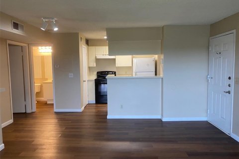 Condominio en alquiler en Altamonte Springs, Florida, 1 dormitorio, 59.83 m2 № 1877074 - foto 2