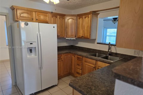 Villa ou maison à louer à St. Lucie, Floride: 3 chambres, 194.35 m2 № 2081384 - photo 10