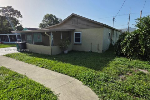 Villa ou maison à louer à St. Lucie, Floride: 3 chambres, 194.35 m2 № 2081384 - photo 3