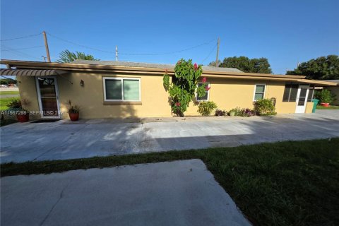Villa ou maison à louer à St. Lucie, Floride: 3 chambres, 194.35 m2 № 2081384 - photo 6
