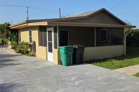 Villa ou maison à louer à St. Lucie, Floride: 3 chambres, 194.35 m2 № 2081384 - photo 5