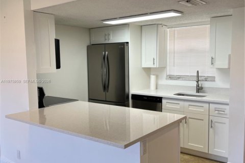 Condo in Boca Raton, Florida, 1 bedroom  № 2038566 - photo 2