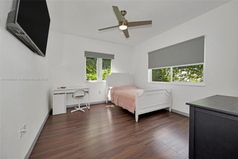House in Coral Gables, Florida 3 bedrooms, 153.1 sq.m. № 1933166 - photo 22