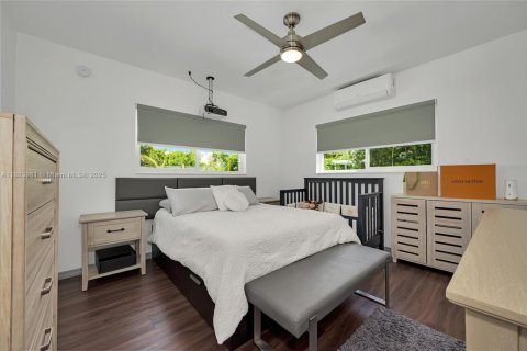 House in Coral Gables, Florida 3 bedrooms, 153.1 sq.m. № 1933166 - photo 13