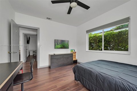 House in Coral Gables, Florida 3 bedrooms, 153.1 sq.m. № 1933166 - photo 18