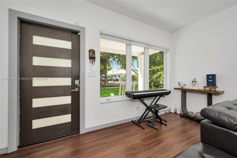 House in Coral Gables, Florida 3 bedrooms, 153.1 sq.m. № 1933166 - photo 7