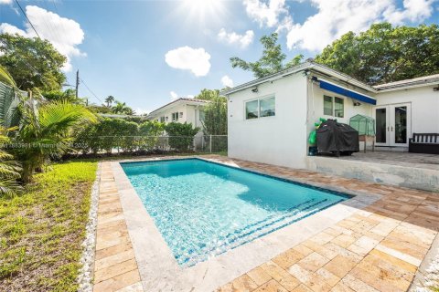 House in Coral Gables, Florida 3 bedrooms, 153.1 sq.m. № 1933166 - photo 27