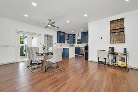 House in Coral Gables, Florida 3 bedrooms, 153.1 sq.m. № 1933166 - photo 8