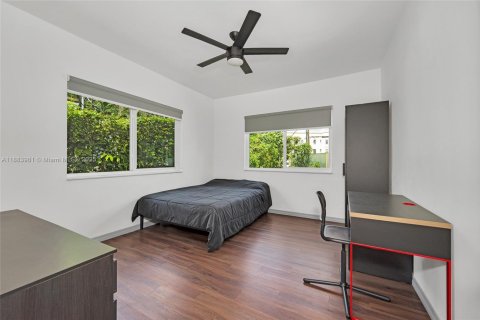 House in Coral Gables, Florida 3 bedrooms, 153.1 sq.m. № 1933166 - photo 19