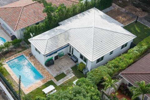 House in Coral Gables, Florida 3 bedrooms, 153.1 sq.m. № 1933166 - photo 29