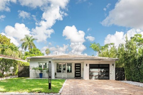 House in Coral Gables, Florida 3 bedrooms, 153.1 sq.m. № 1933166 - photo 1