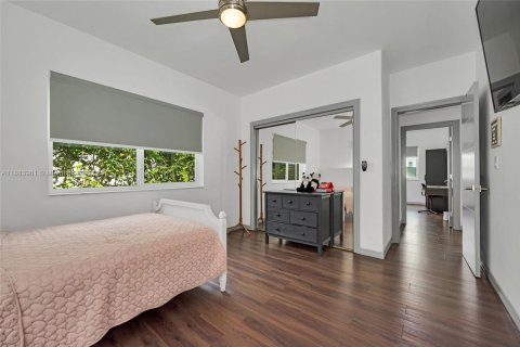 House in Coral Gables, Florida 3 bedrooms, 153.1 sq.m. № 1933166 - photo 21