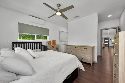 House in Coral Gables, Florida 3 bedrooms, 153.1 sq.m. № 1933166 - photo 14