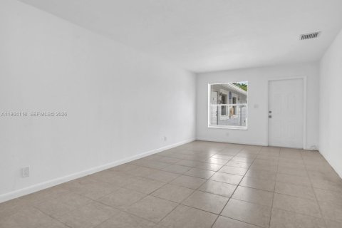 House in Oakland Park, Florida 2 bedrooms, 82.78 sq.m. № 2026558 - photo 15