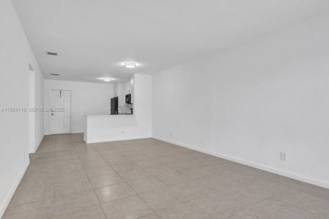 House in Oakland Park, Florida 2 bedrooms, 82.78 sq.m. № 2026558 - photo 7