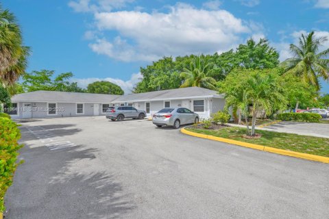 House in Oakland Park, Florida 2 bedrooms, 82.78 sq.m. № 2026558