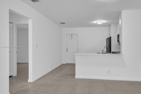 House in Oakland Park, Florida 2 bedrooms, 82.78 sq.m. № 2026558 - photo 13