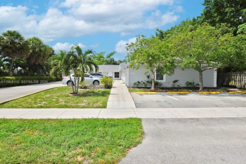 House in Oakland Park, Florida 2 bedrooms, 82.78 sq.m. № 2026558 - photo 19