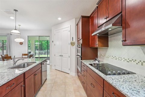 House in Tampa, Florida 4 bedrooms, 240.34 sq.m. № 2157410 - photo 6