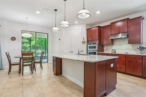 House in Tampa, Florida 4 bedrooms, 240.34 sq.m. № 2157410 - photo 5