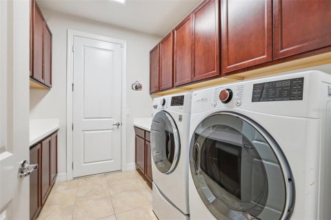 House in Tampa, Florida 4 bedrooms, 240.34 sq.m. № 2157410 - photo 27