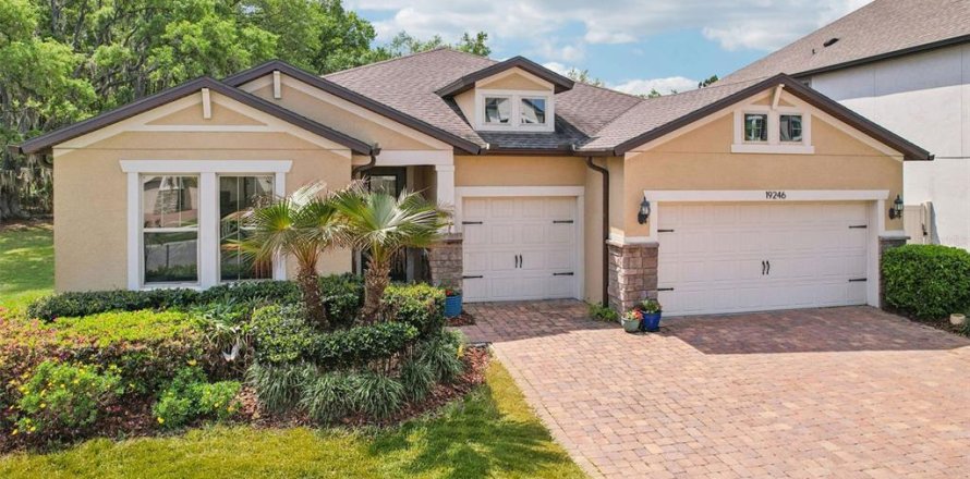 House in Tampa, Florida 4 bedrooms, 240.34 sq.m. № 2157410