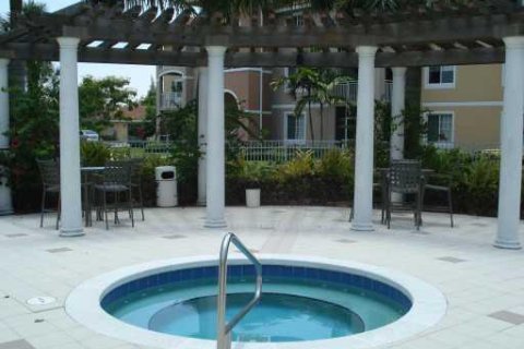 Condo in West Palm Beach, Florida, 1 bedroom № 2086562 - photo 4