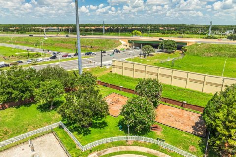 Casa en venta en Orlando, Florida, 3 dormitorios, 274.43 m2 № 2211362 - foto 18