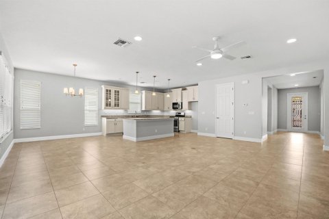 House in Port St. Lucie, Florida 3 bedrooms, 186.92 sq.m. № 2169923 - photo 3