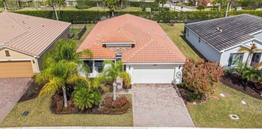 House in Port St. Lucie, Florida 3 bedrooms, 186.92 sq.m. № 2169923