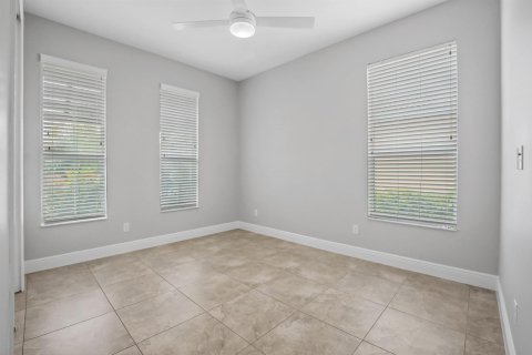 House in Port St. Lucie, Florida 3 bedrooms, 186.92 sq.m. № 2169923 - photo 11