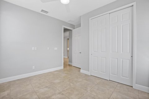 House in Port St. Lucie, Florida 3 bedrooms, 186.92 sq.m. № 2169923 - photo 18