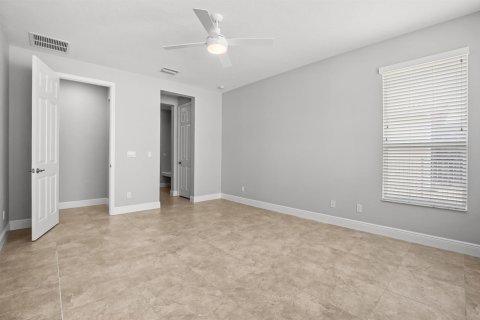 House in Port St. Lucie, Florida 3 bedrooms, 186.92 sq.m. № 2169923 - photo 17