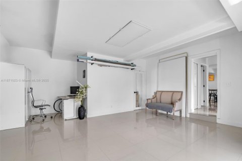 Villa ou maison à vendre à Miami, Floride: 3 chambres, 204.94 m2 № 1895788 - photo 22