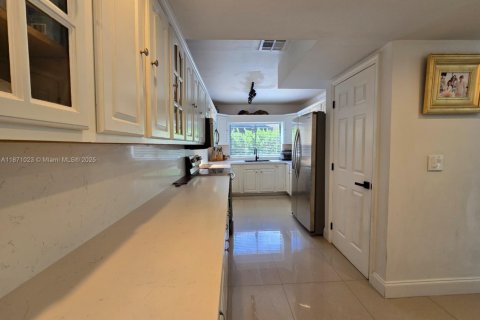 Villa ou maison à vendre à Miami, Floride: 3 chambres, 204.94 m2 № 1895788 - photo 18