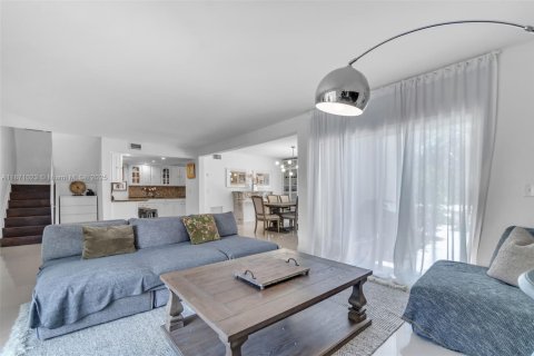 Villa ou maison à vendre à Miami, Floride: 3 chambres, 204.94 m2 № 1895788 - photo 8