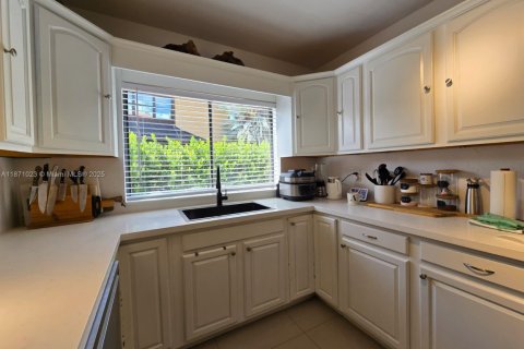 Villa ou maison à vendre à Miami, Floride: 3 chambres, 204.94 m2 № 1895788 - photo 16
