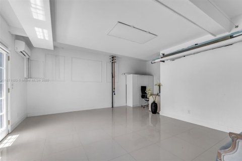 Villa ou maison à vendre à Miami, Floride: 3 chambres, 204.94 m2 № 1895788 - photo 20