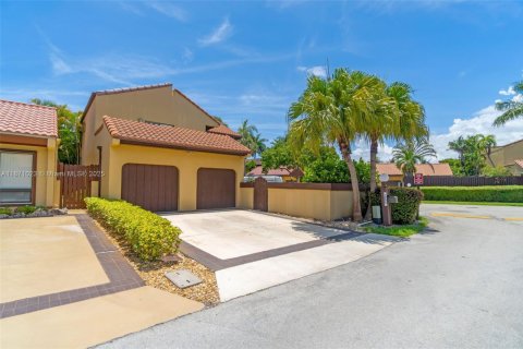 Villa ou maison à vendre à Miami, Floride: 3 chambres, 204.94 m2 № 1895788 - photo 3