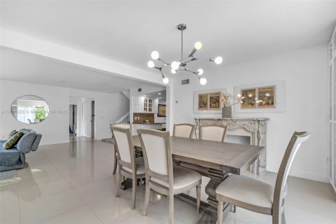 Villa ou maison à vendre à Miami, Floride: 3 chambres, 204.94 m2 № 1895788 - photo 10