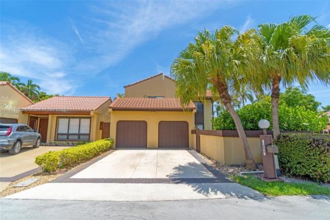 Villa ou maison à vendre à Miami, Floride: 3 chambres, 204.94 m2 № 1895788 - photo 2